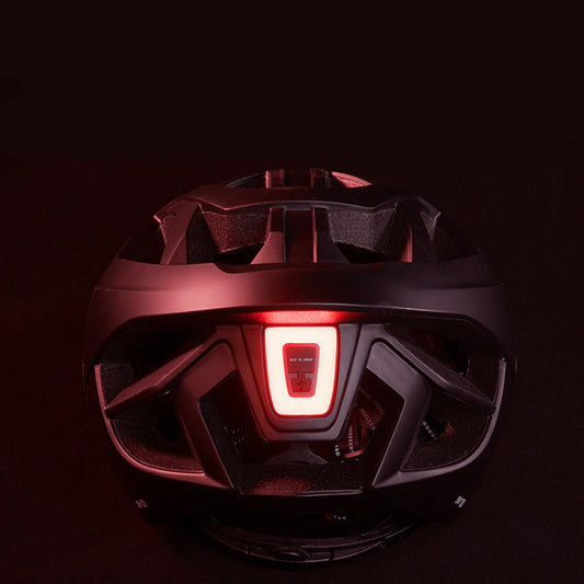 Fahrradhelm mit LED-Licht